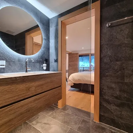 Riverside 3rd Floor North Apartment *