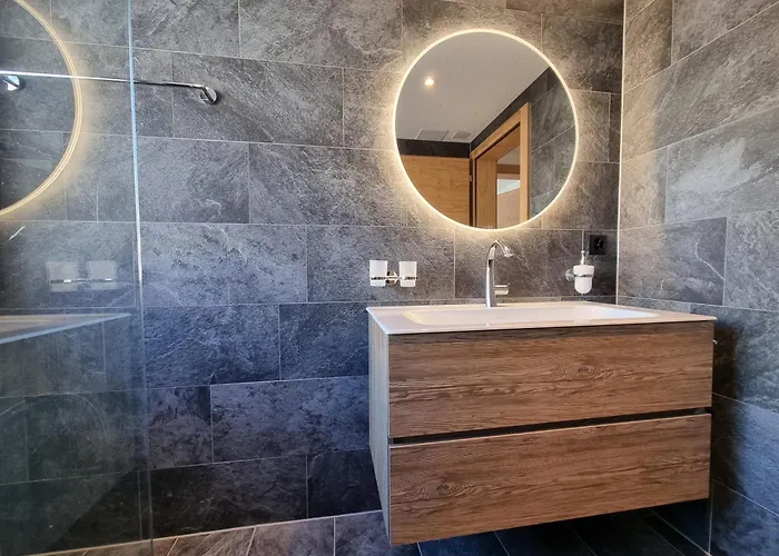 Riverside 3rd Floor North * Saas Fee