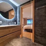 Riverside 3rd Floor North Apartman *